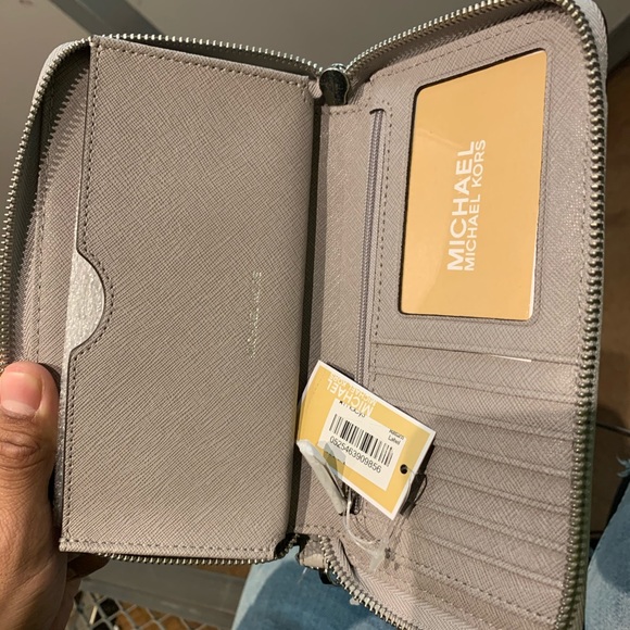 Michael Kors wallet - Picture 4 of 4